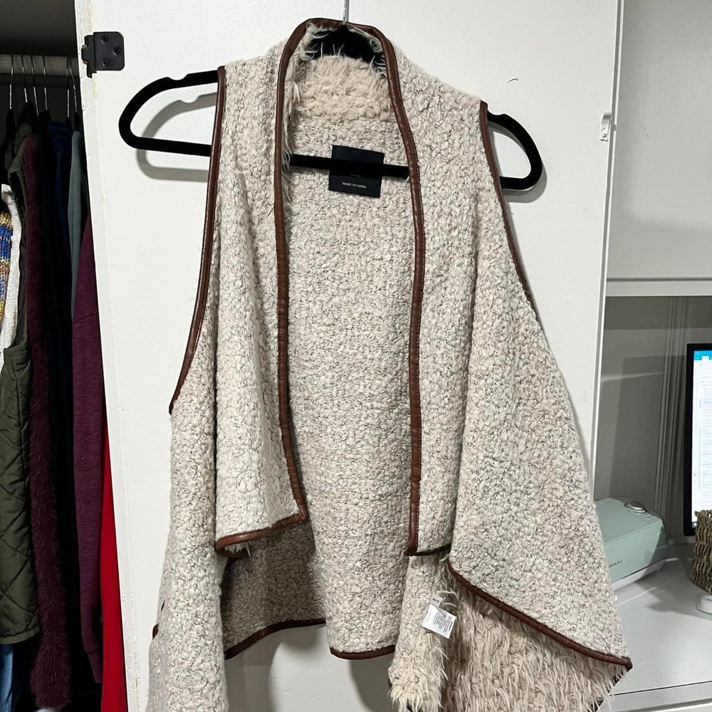 FUZZY VEST